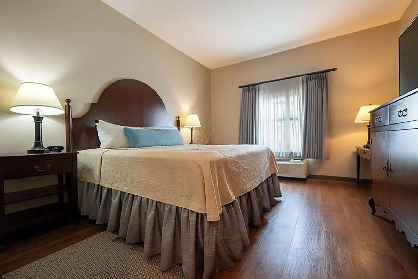 Chateau Saint Denis Hotel