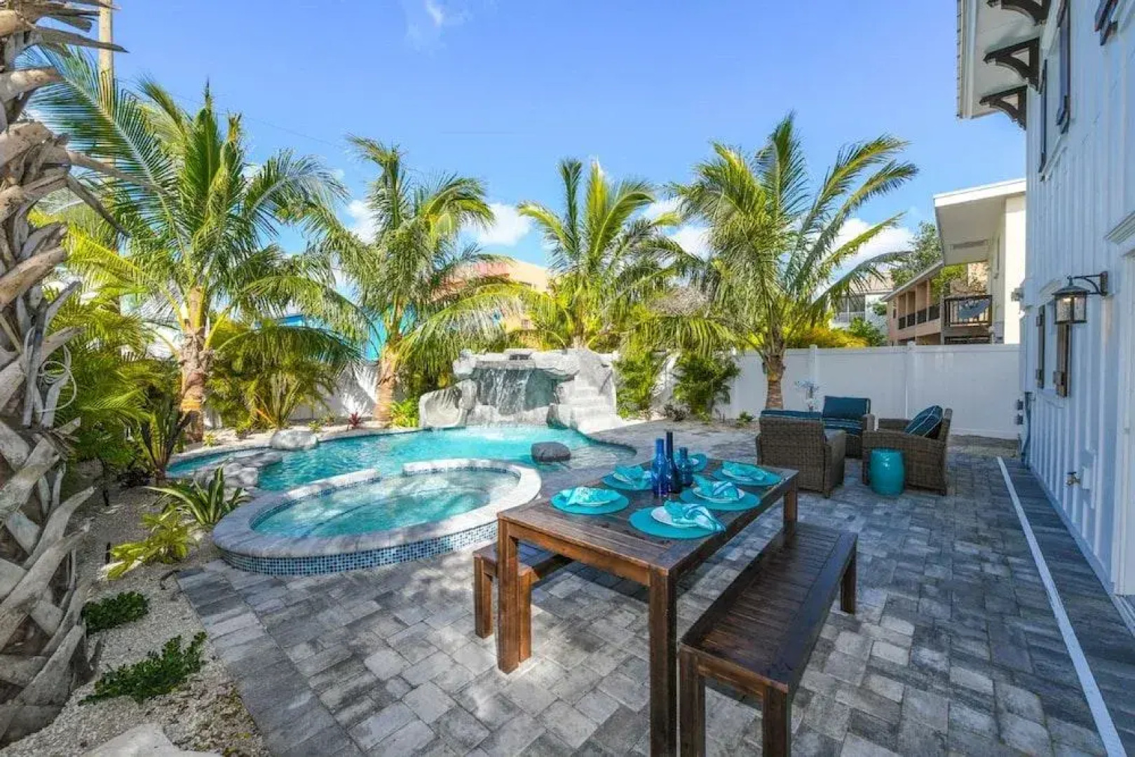 Island House by SKLRP