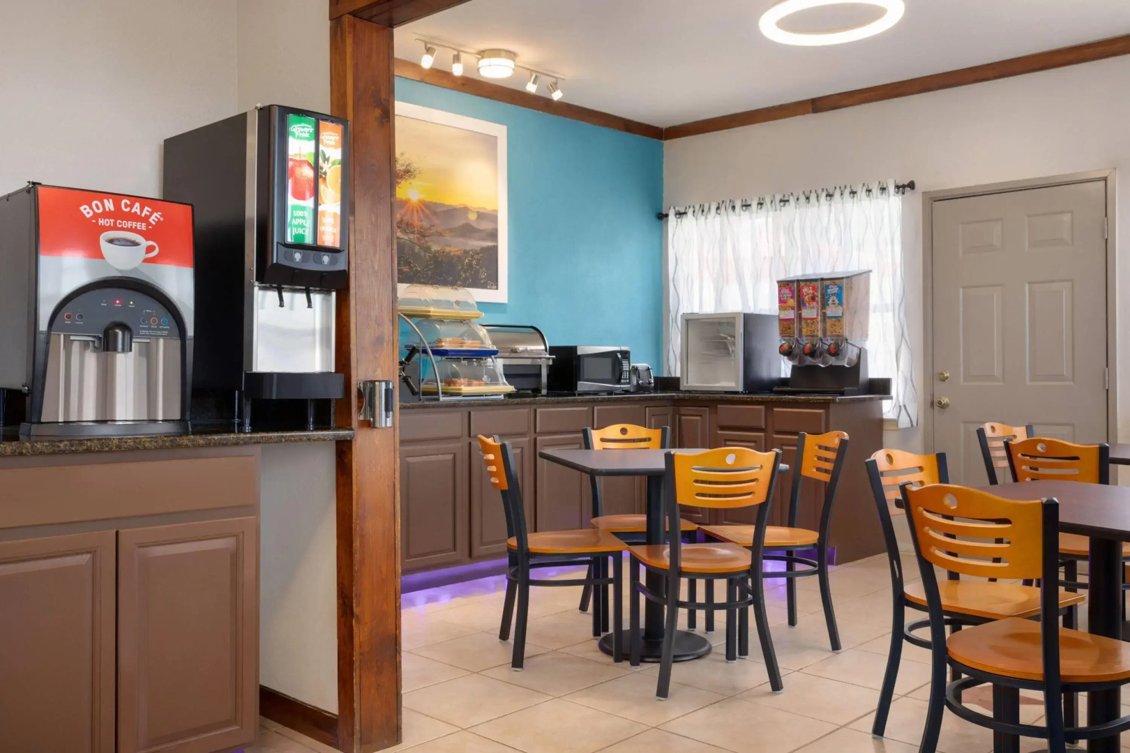 Days Inn by Wyndham Suites Fredericksburg