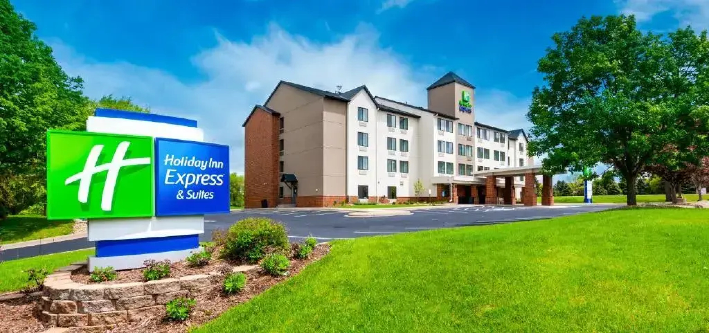 Holiday Inn Express & Suites Coon Rapids - Blaine Area