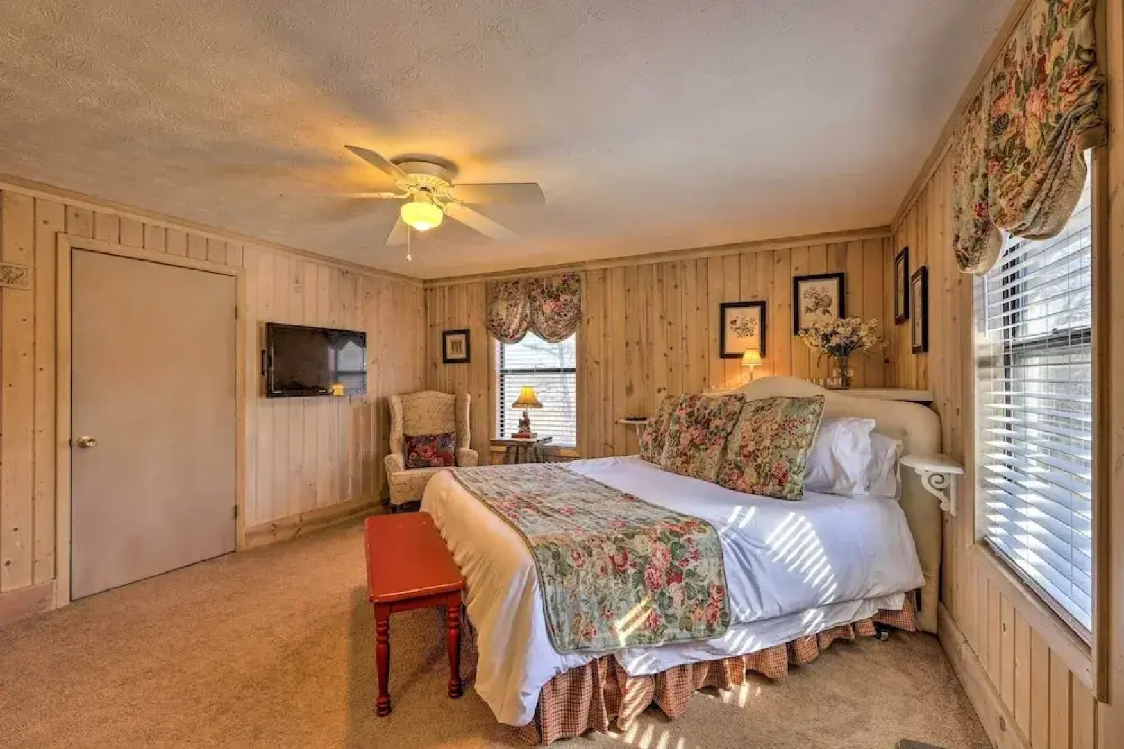 Cozy Caymus Cabin ~ 3 Miles to Callaway Gardens!