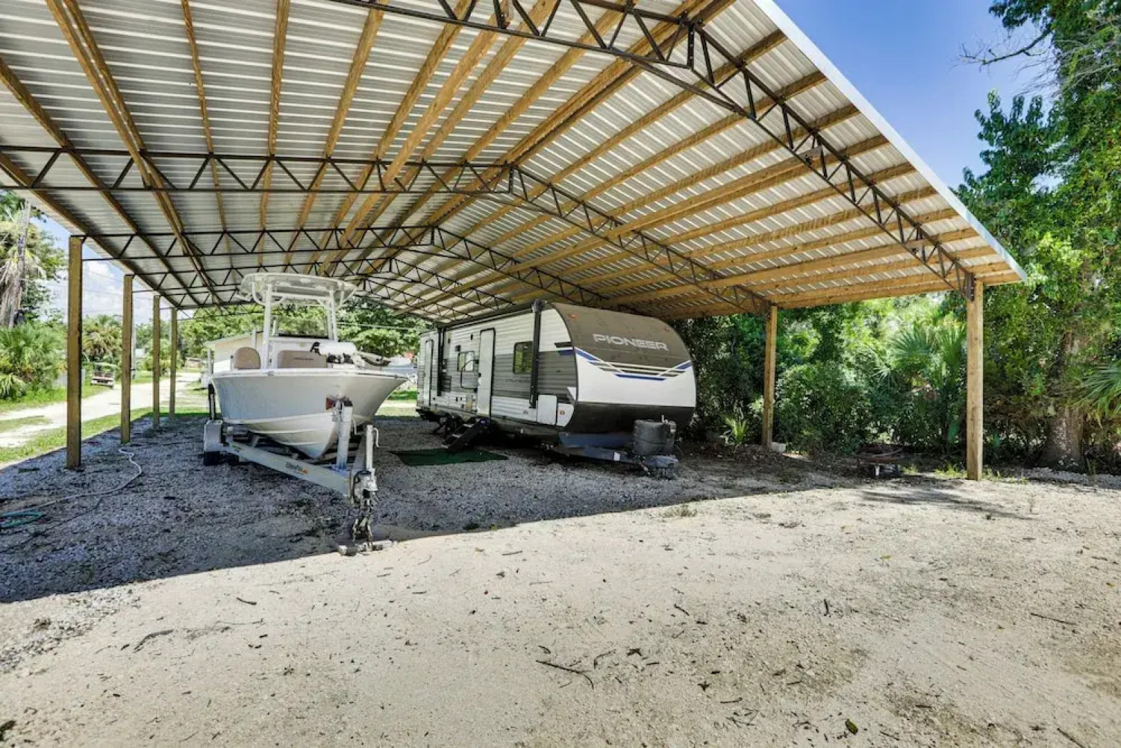 Walk to Pier & River: Dtwn Steinhatchee Escape!