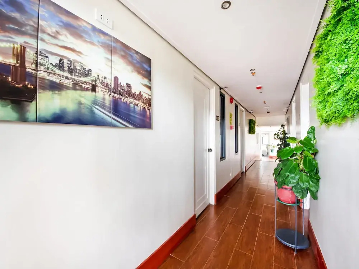 Vaccinated Staff - Capital O 492 Sunset View Ridge Residences