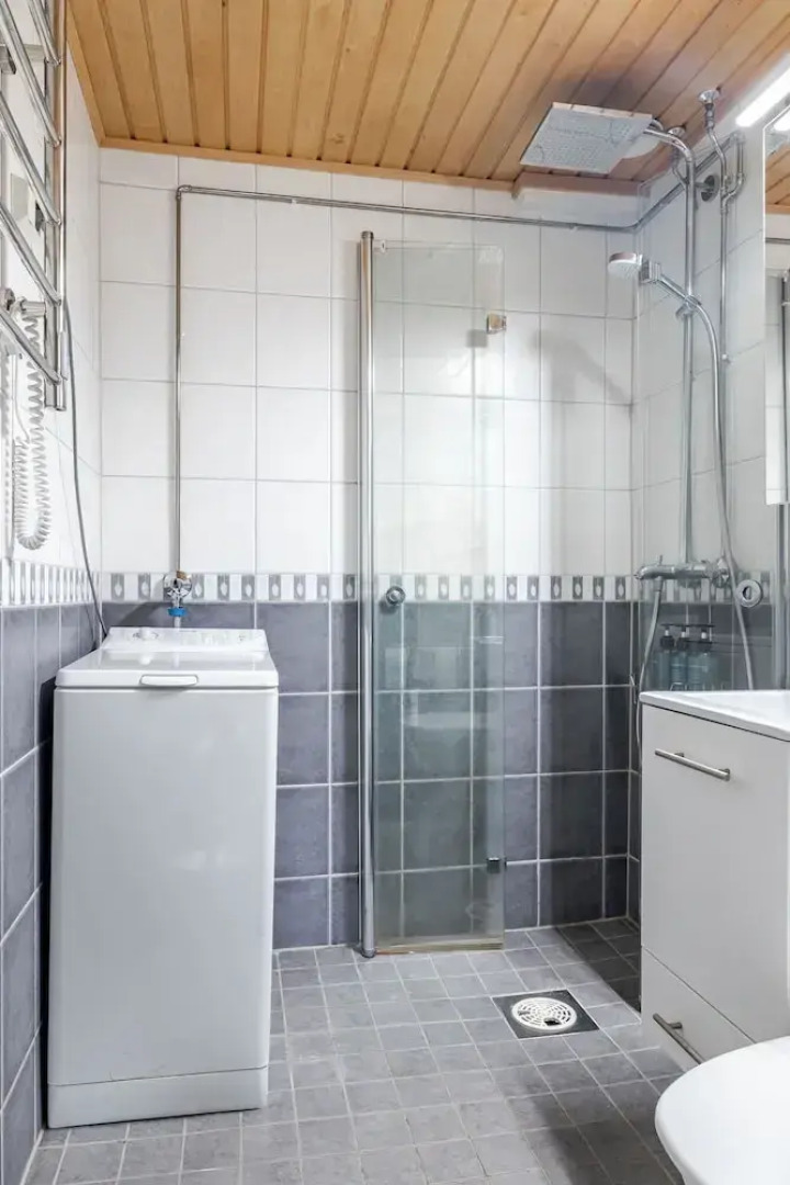 2BR Apt near Center with Free Parking