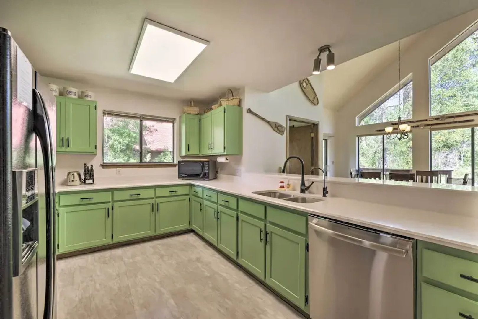 'the River Home' Cabin w/ Yard: Near Wolf Creek!