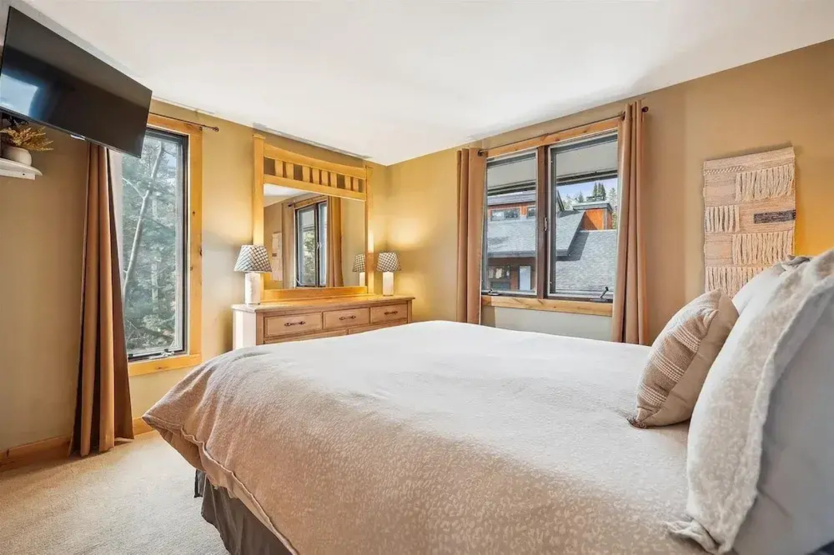 4 O'clock Lodge A16 1 Bedroom Condo by RedAwning