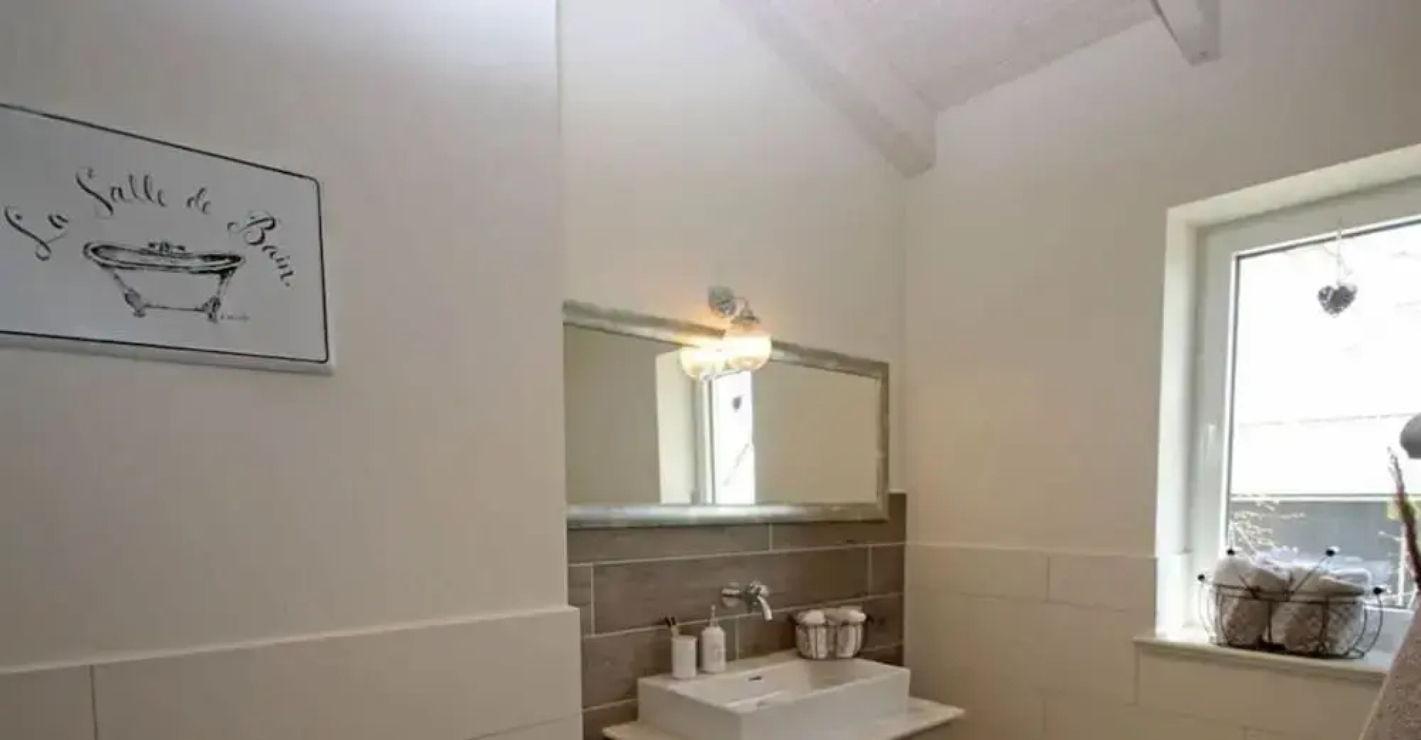 Northern Lights Modern Retreat