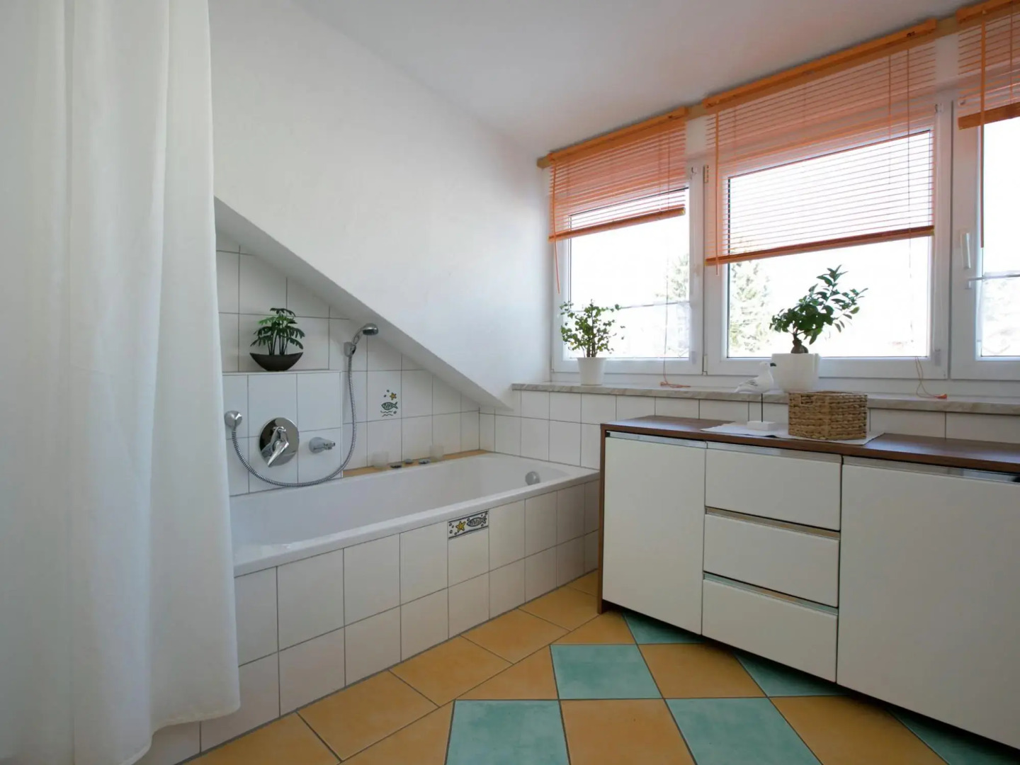 Sunny Terrace Apartment