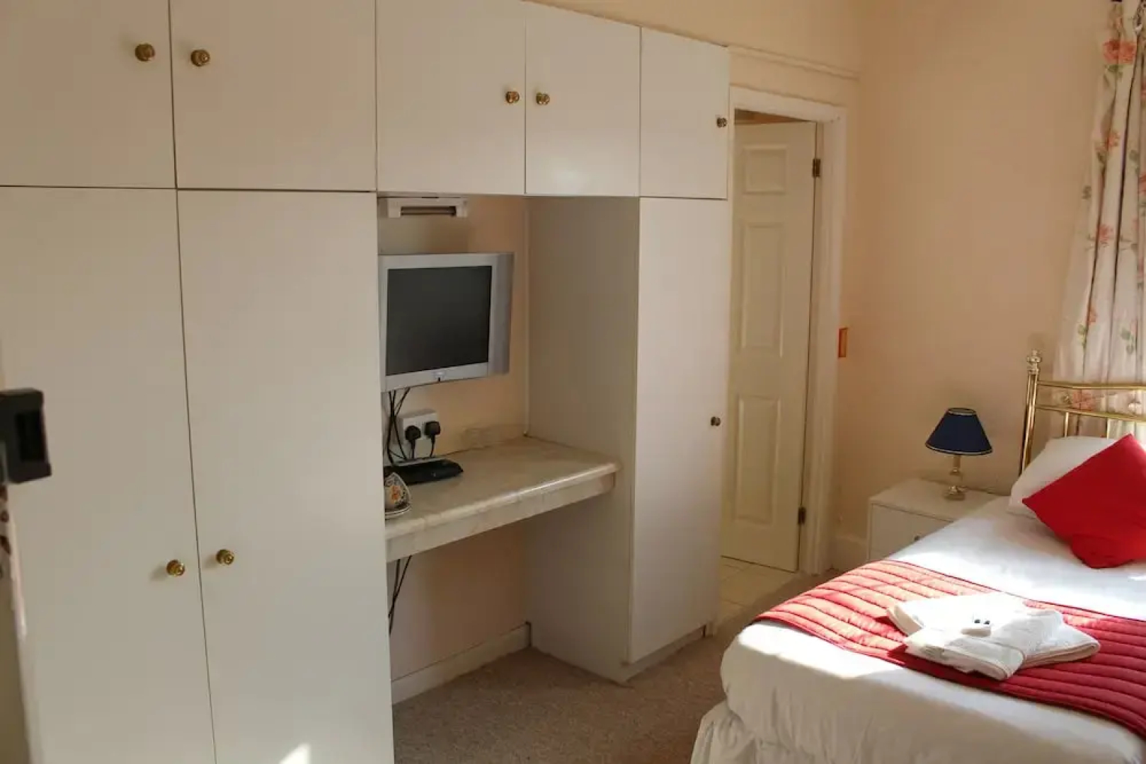 The Middlegate Hotel