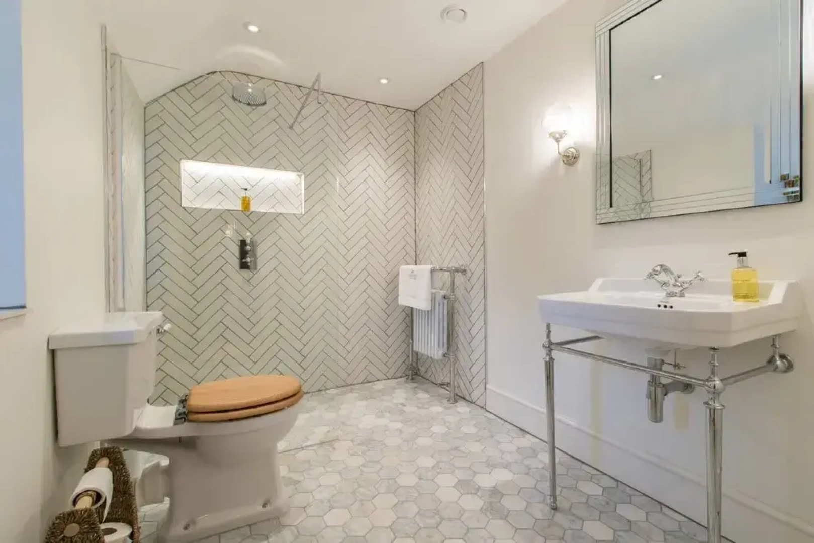 Atherstone Farmhouse