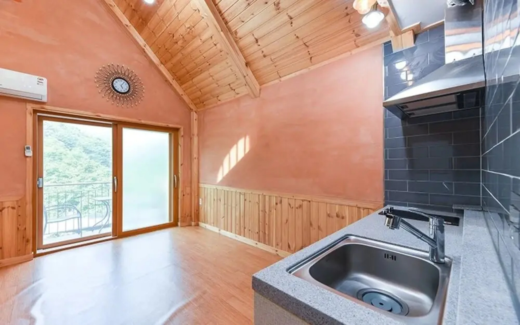 Gwangyang Banwolsanjang Pension