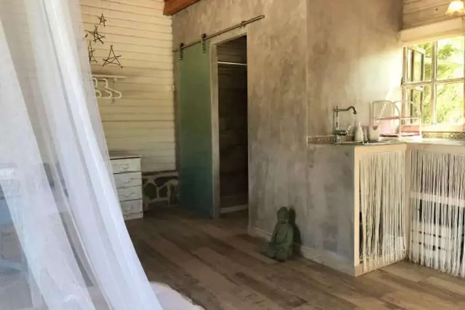 Bungalow With one Bedroom in Madrigueras, With Private Pool, Enclosed Garden and Wifi