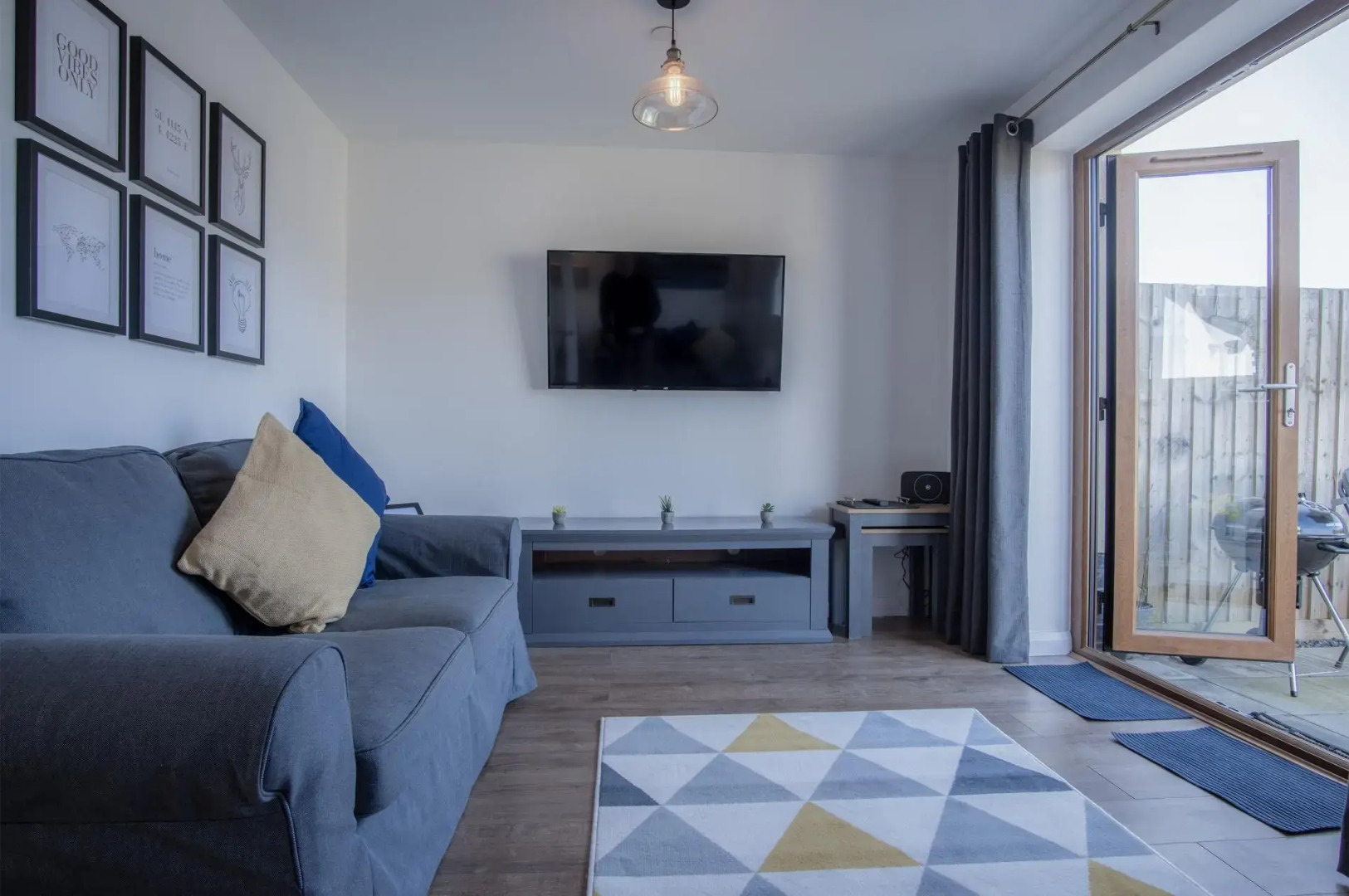 Johnnys Cove - 2 Bedroom Holiday Home - New Hedges