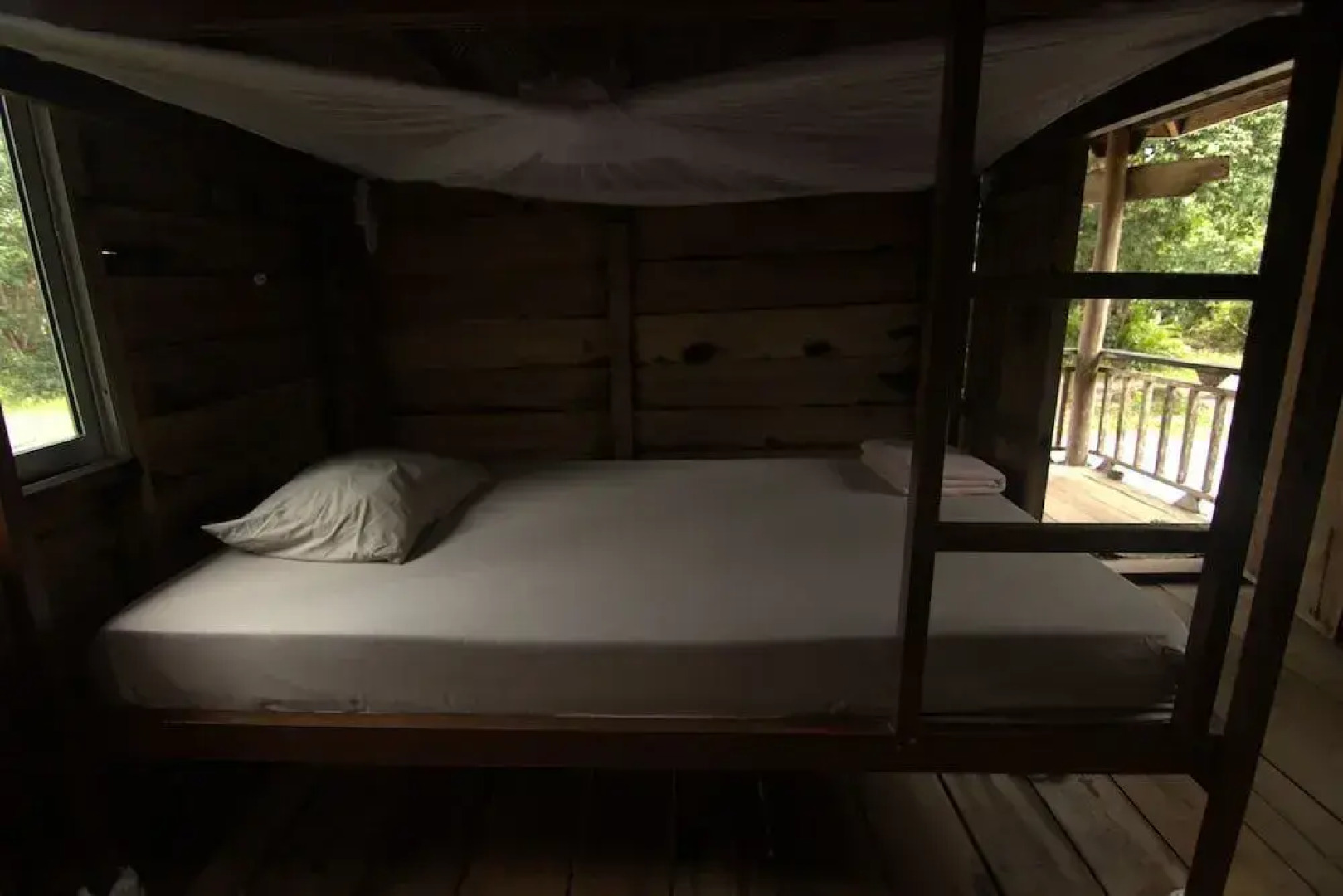 Mad Monkey Koh Rong Samloem