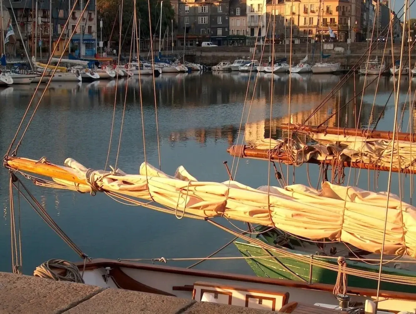 Hotel SPA Piscine le Petit Castel