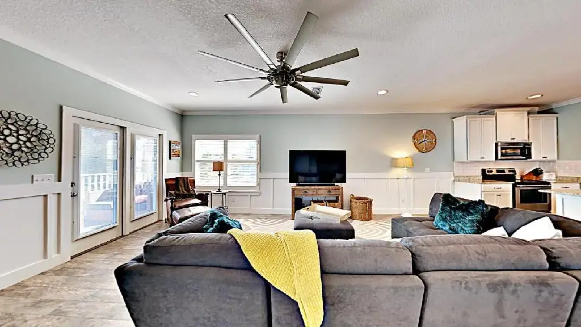 Blue Breeze, 4 Bedrooms, 3 Bathrooms, Sleeps 10, walk to Beach