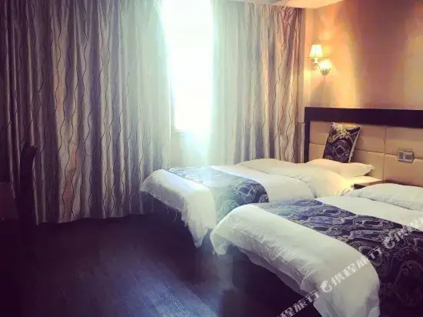 Xuancheng Jingxian Hehuatang Business Inn