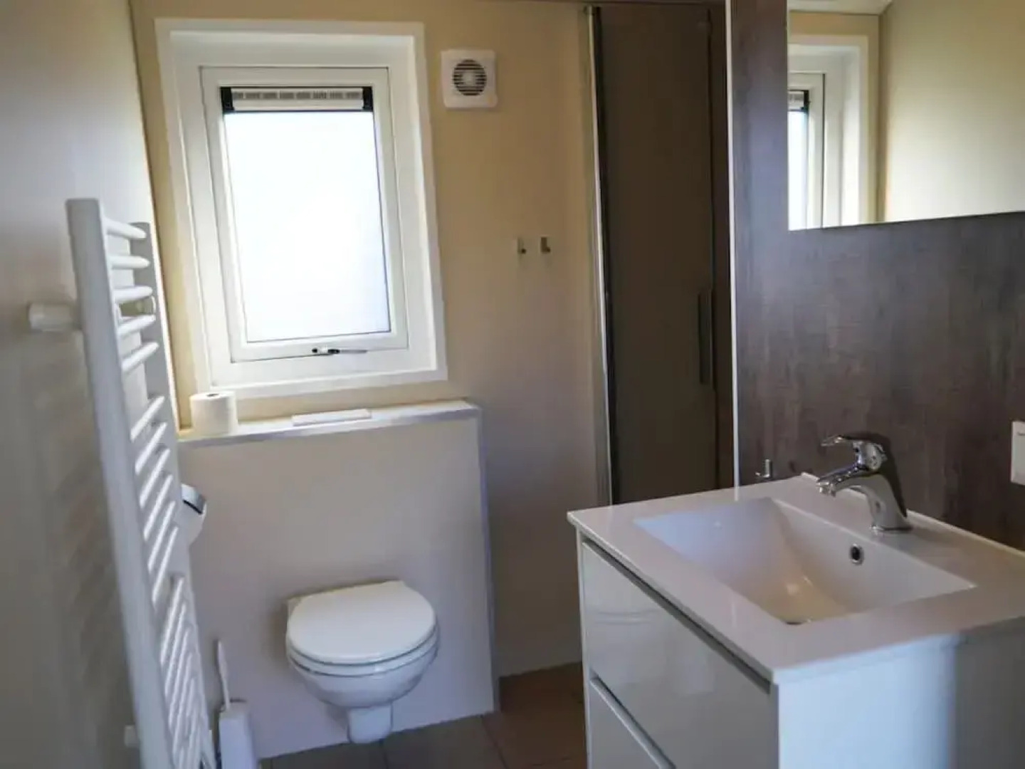 Nice Chalet in a Holiday Park, Adjacent to the Hoge Veluwe National Park