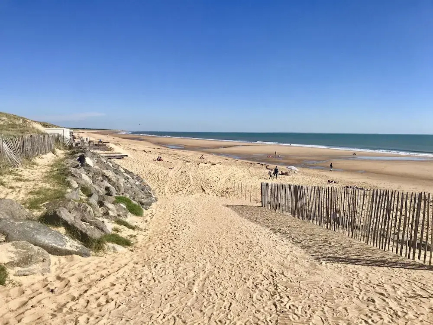 6 Bedrooms, Ideal for Multi-generation Families, 5 Reviews, Near Sandy Beaches