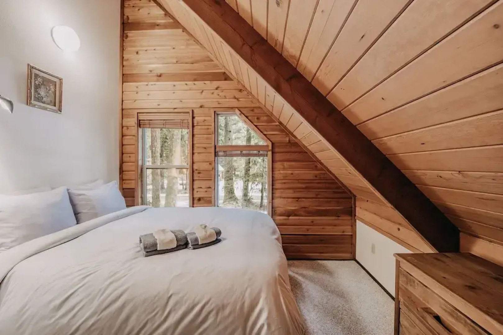 35sl - Air Conditioning - Pets Ok - Fireplace - Sleeps 6 3 Bedroom Home by RedAwning