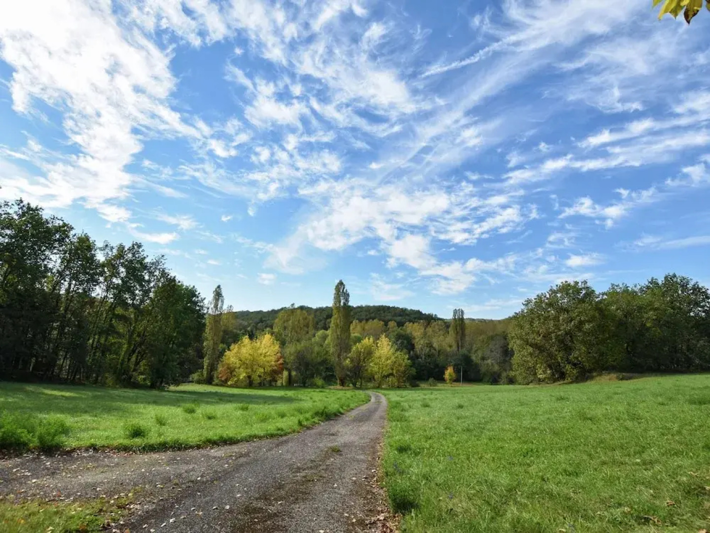 Romantic Holiday Home in Dégagnac With Large Garden in Historical Surroundings