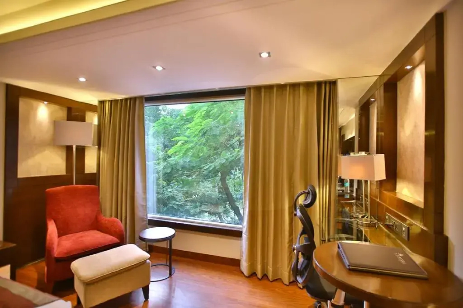 Regenta Central The Crystal