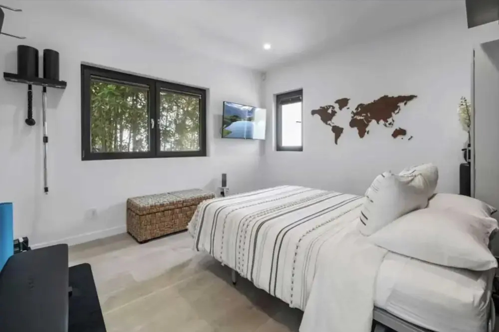 Steps to Beach+shops, Oceanview, Hot Tub+firepit Moonlight Modern by Avantstay