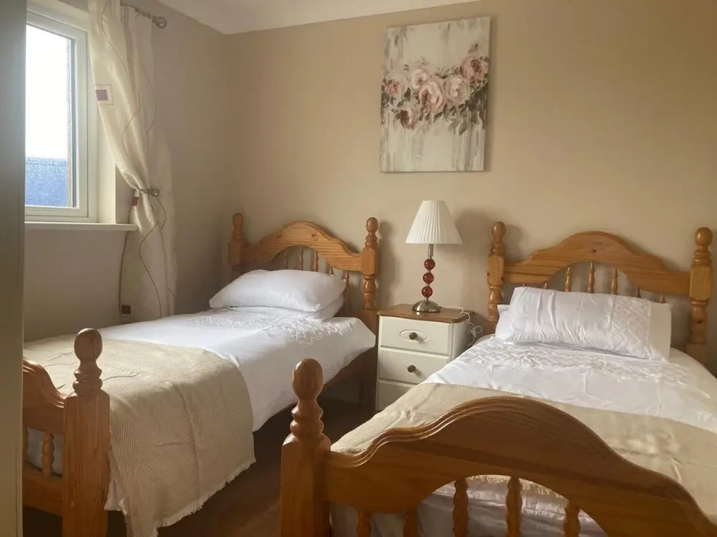 Beautiful 3-bed Cottage in Scenic Sea View