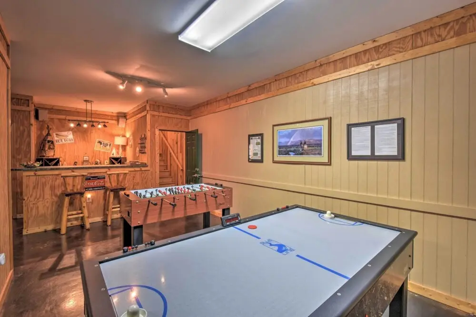 Rustic Cabin w/ Hot Tub: 2 Mi to Unicoi State Park