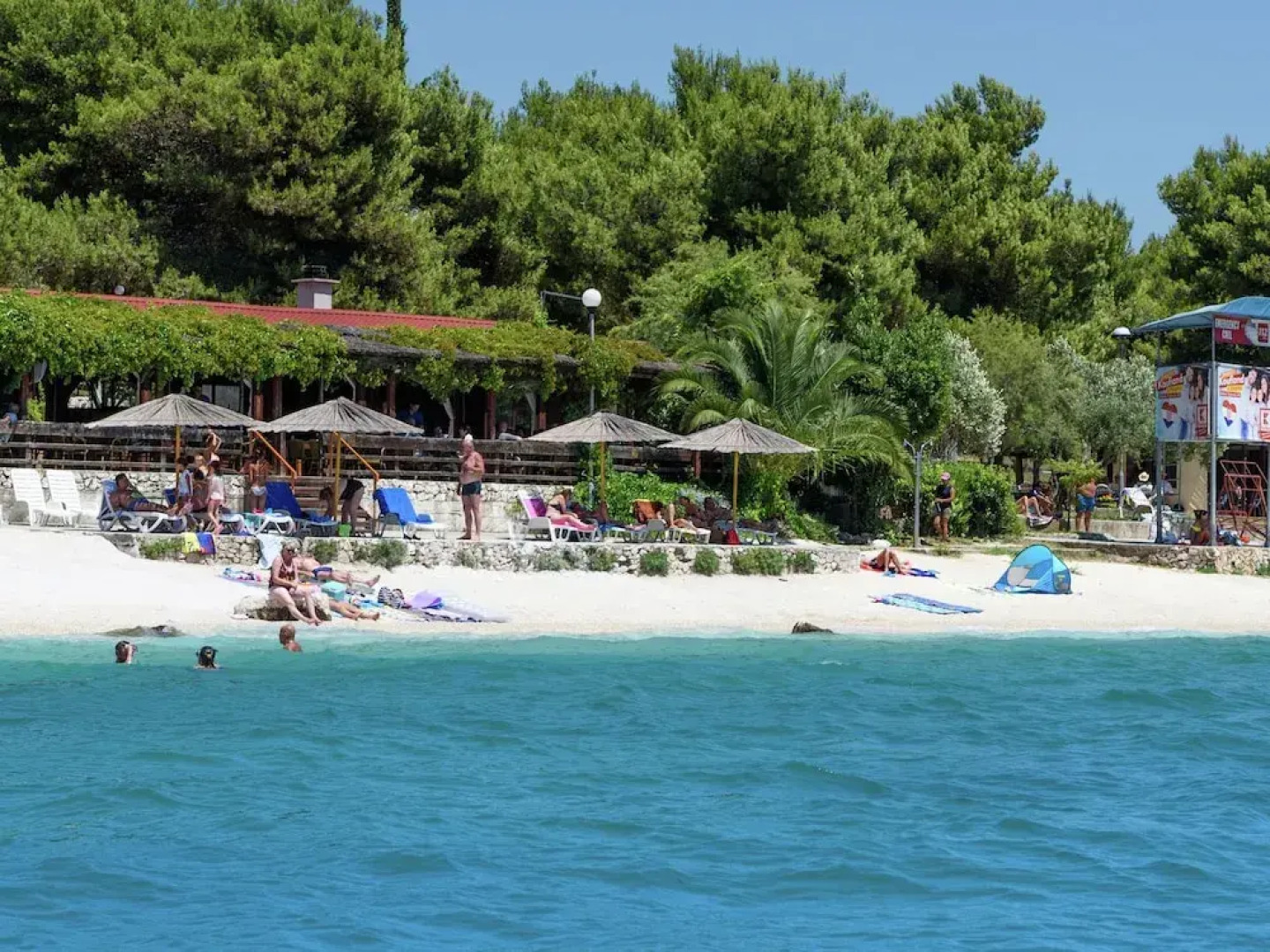 Tidy Apartment With Wifi, 4 km From City of Trogir