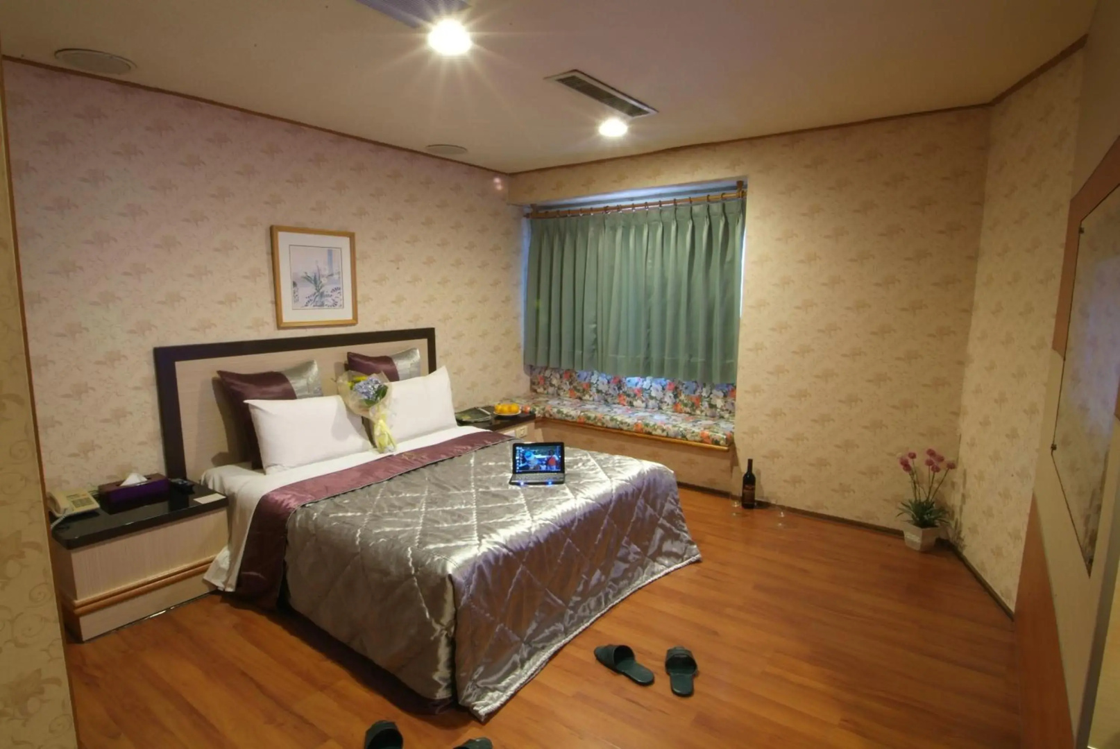 Left Bank Hotel