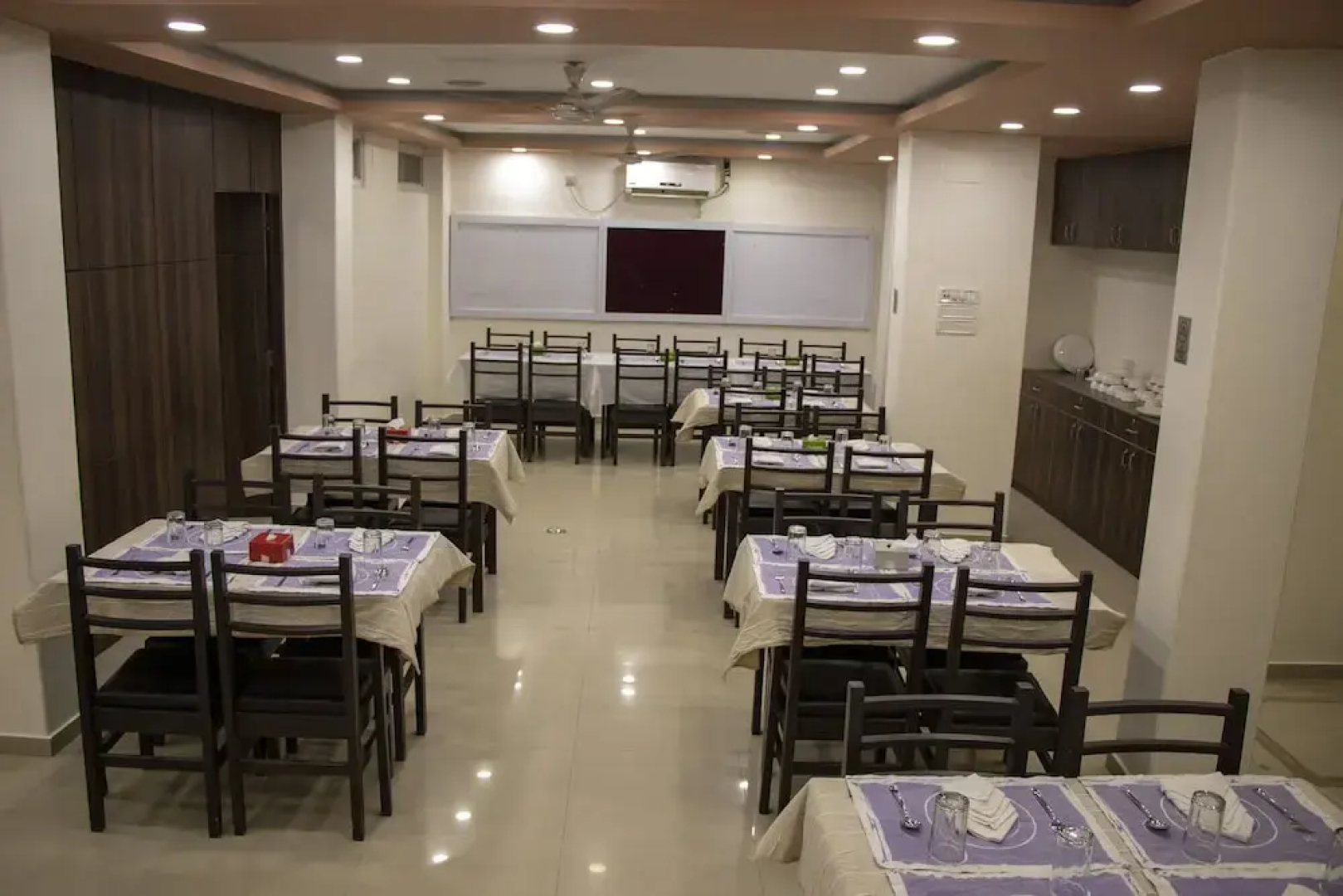 Hotel Nava Yug