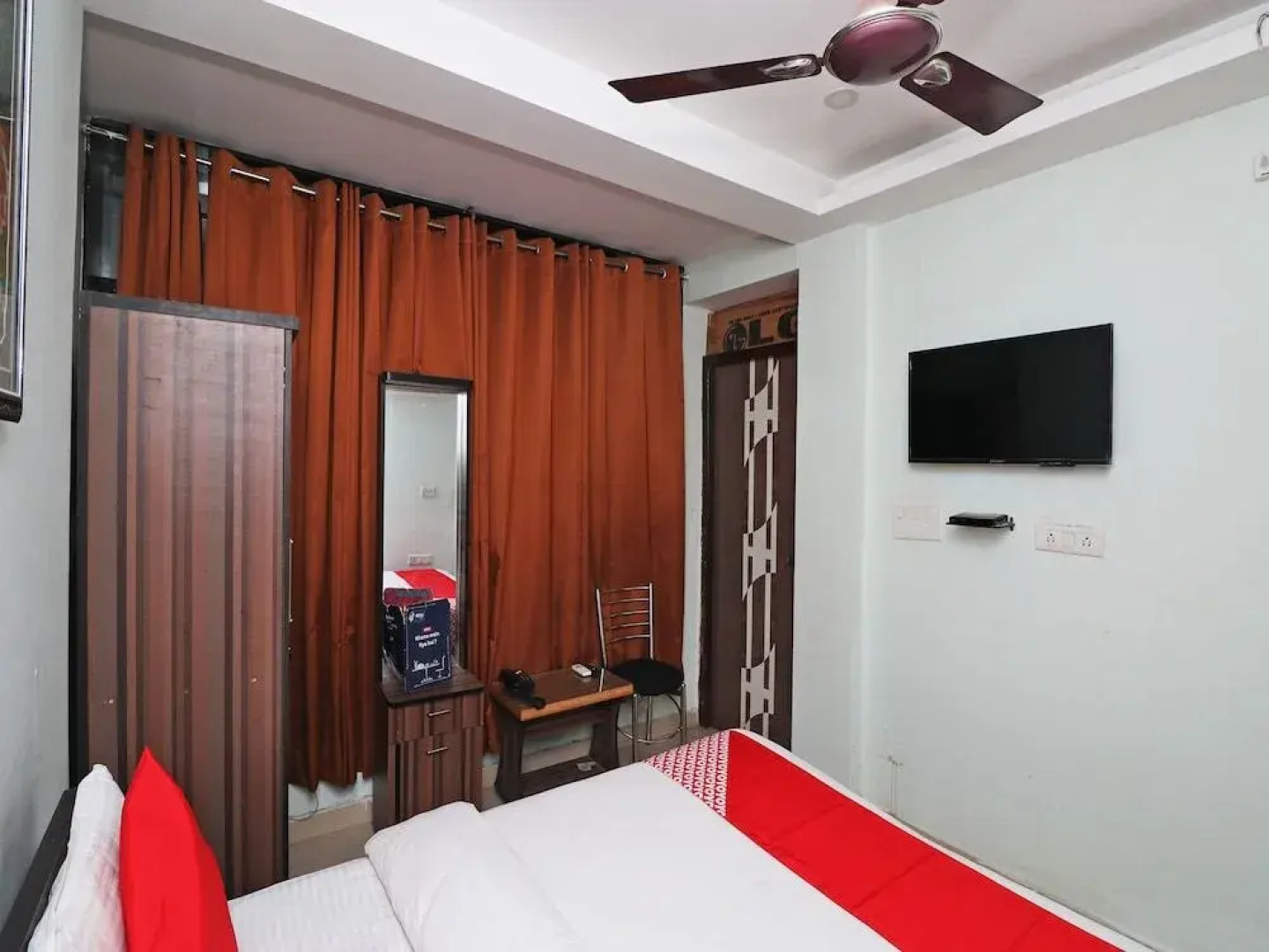 OYO Flagship 18847 Hotel Space Paradise Inn