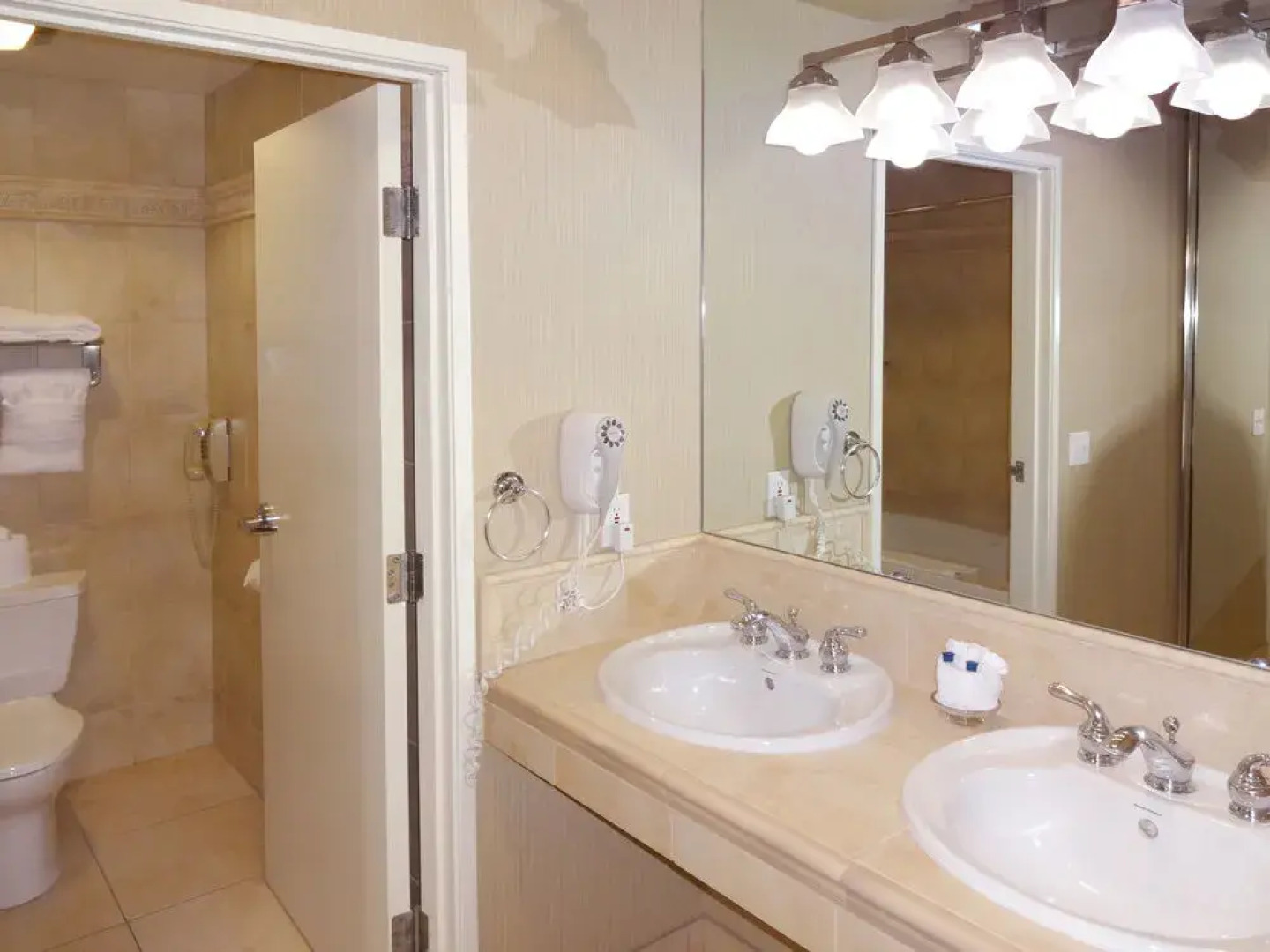 Best Western PLUS Casablanca Inn