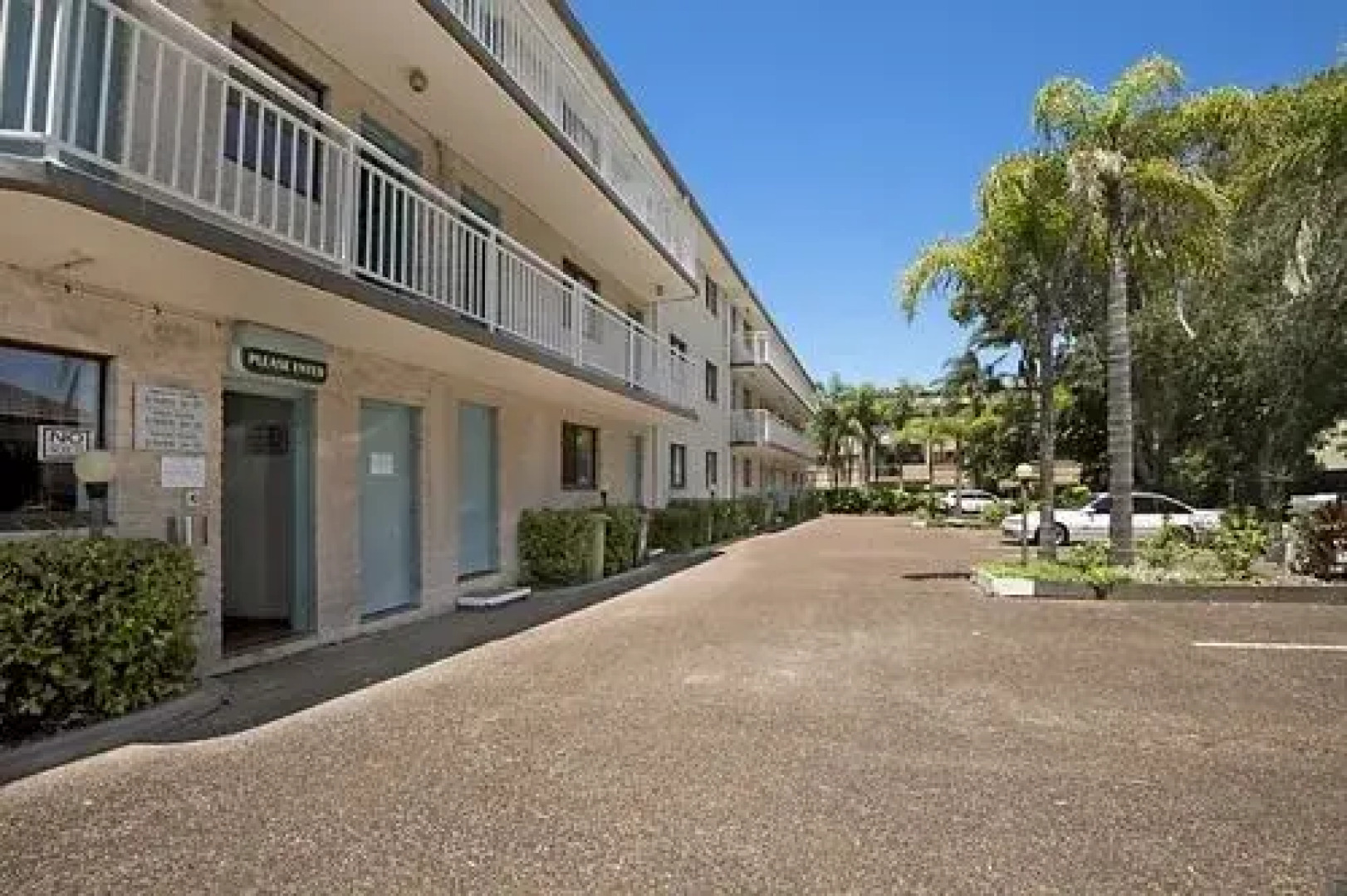 Allamanda Apartments