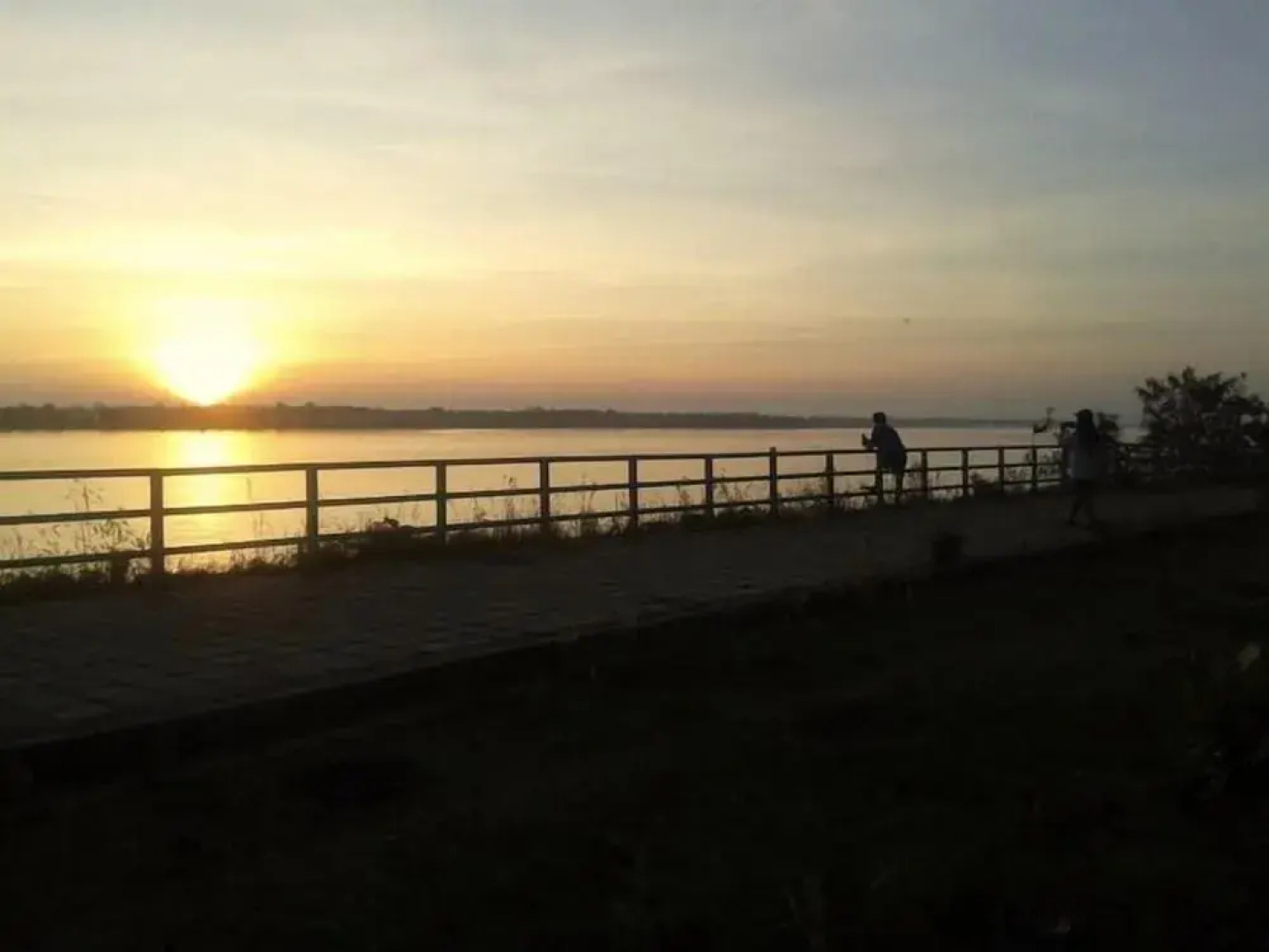 Wangnamkam Riverside Resort