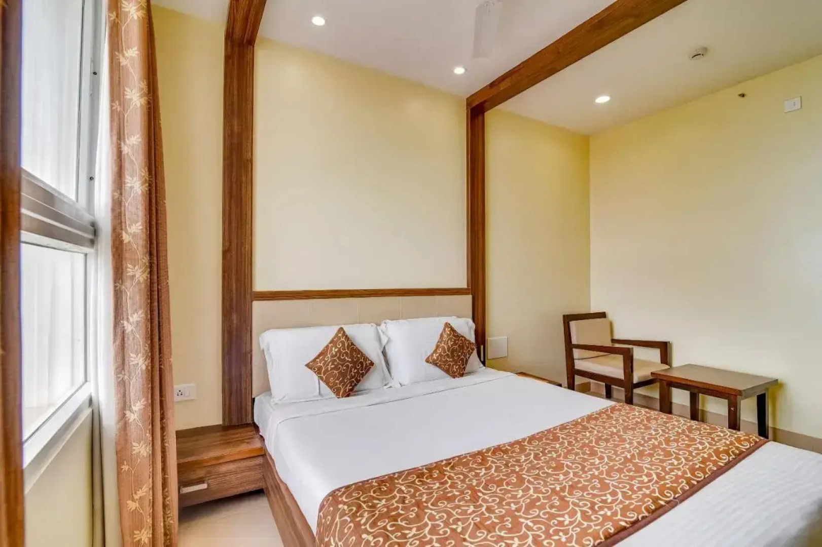 Palette - Sign Regency Hotel