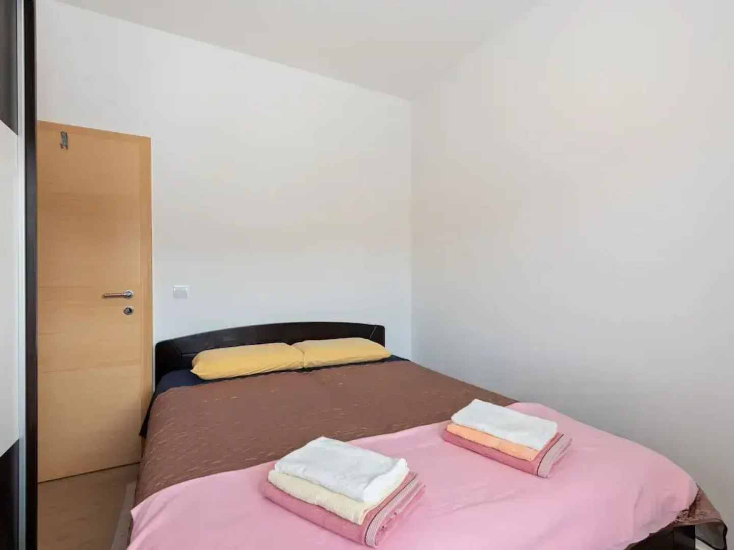 Simplistic Apartment in Neviđane near Sea Beach