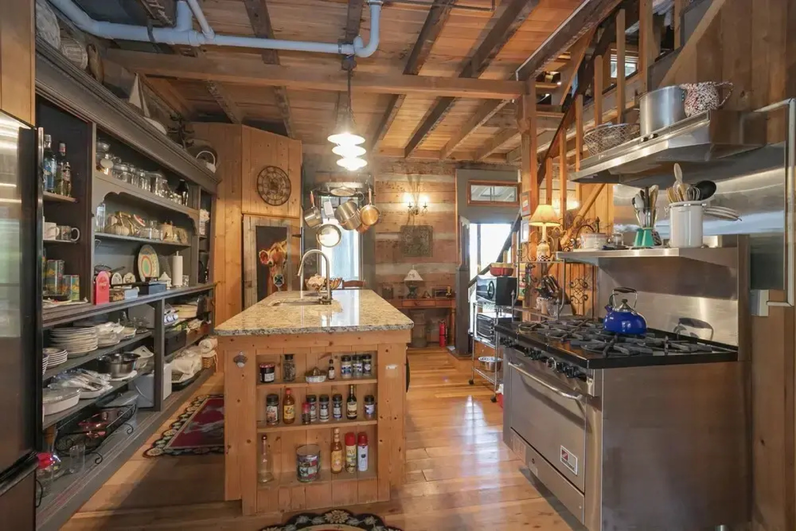 Historic Family Cabin to Watch the Sunset with 270 degree views of Kentucky Lake
