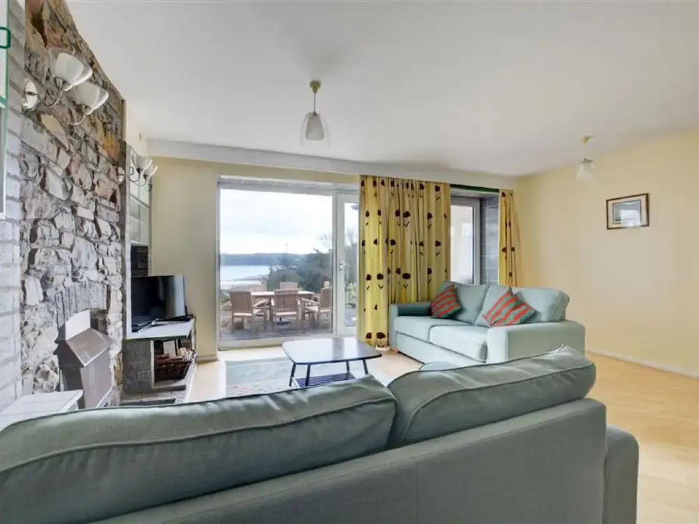 Large Holiday Home With View of the Beach and Sea, With its own Terrace