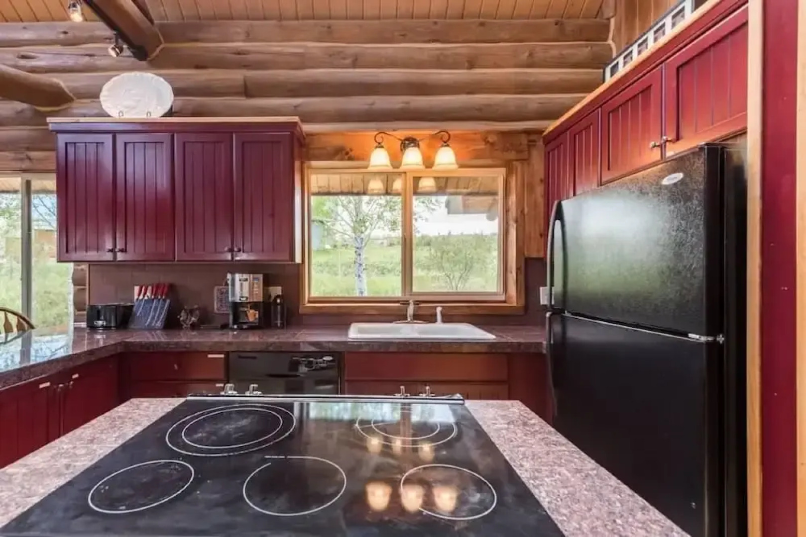 The Two Moose Inn - Luxury Log Cabin for Families!