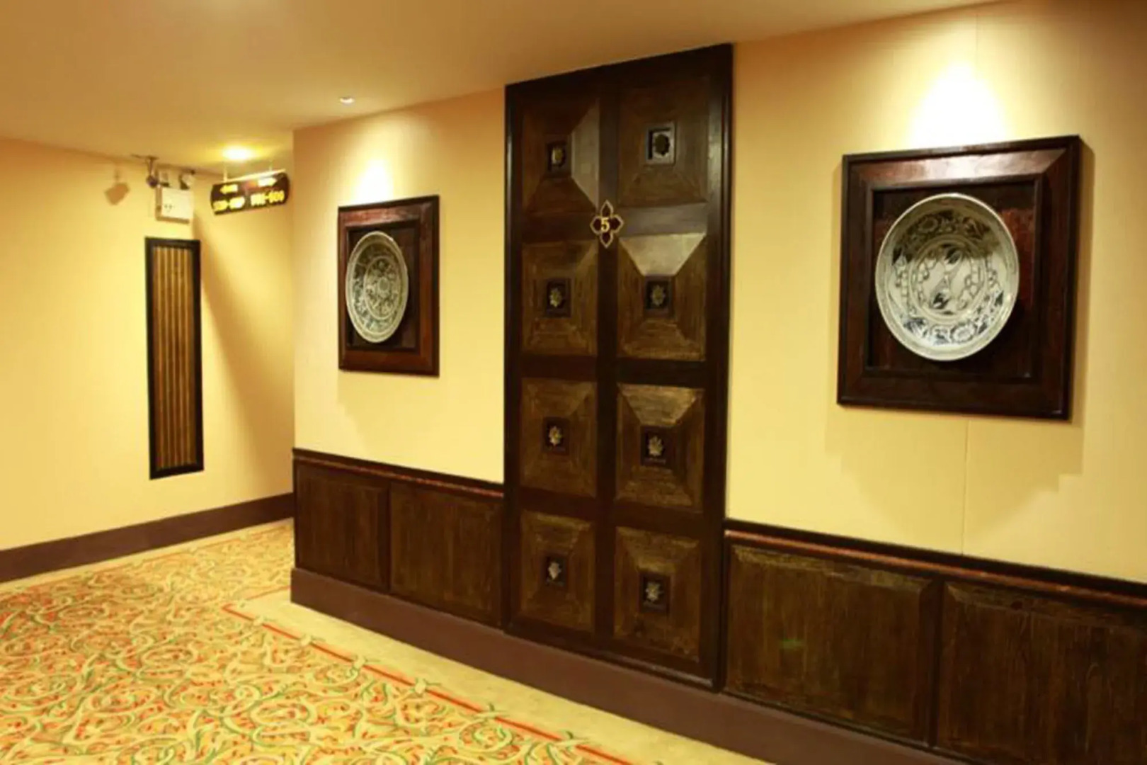 Ruean Phae Royal Park Hotel