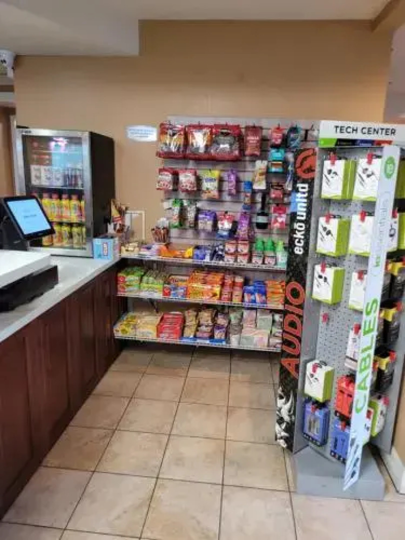 Econo Lodge Inn & Suites