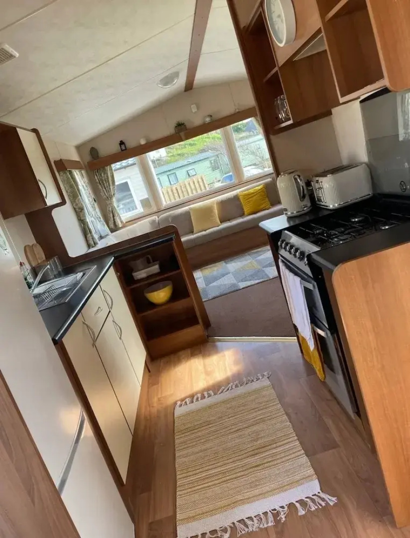 Challaborough bay Caravan, Sleeps 8, pet Friendly