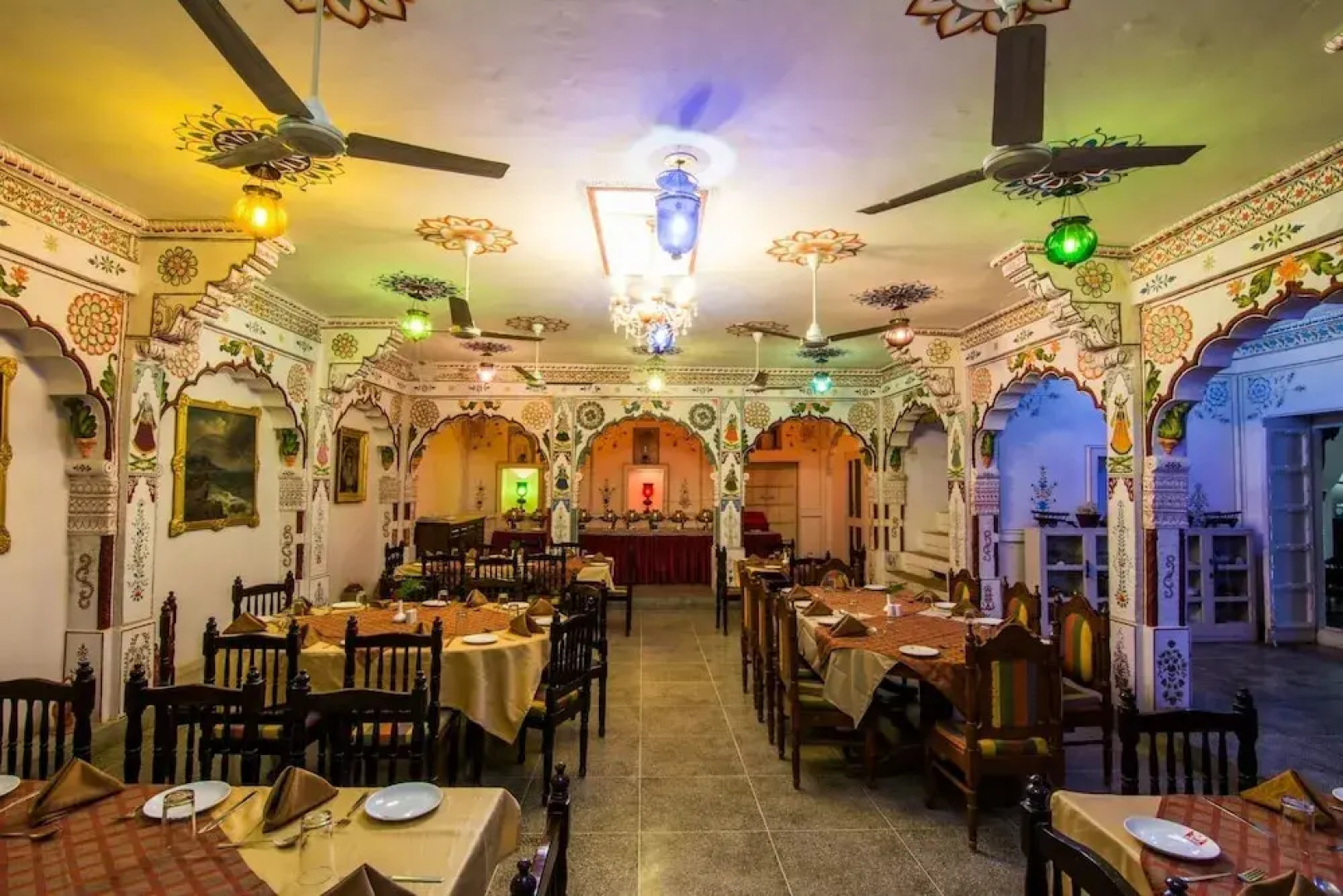 Hotel Jhalamand Garh