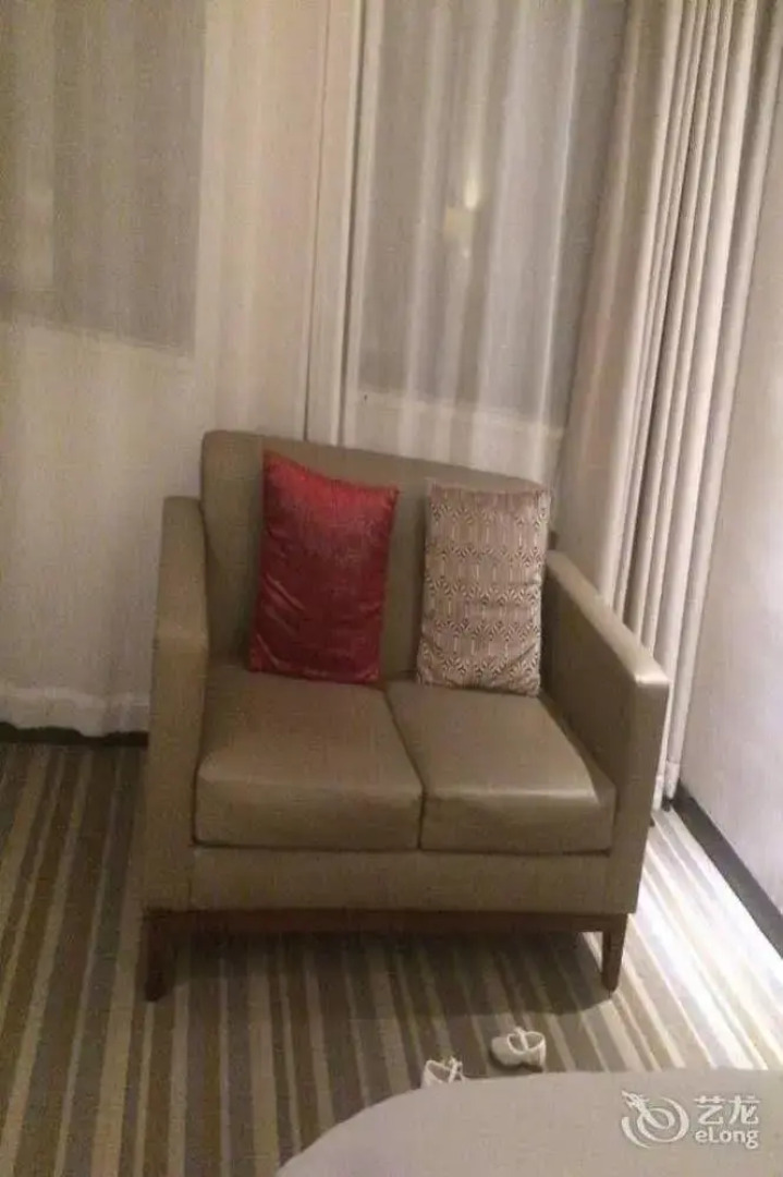 Yancheng Youth Club and Reading Hotel