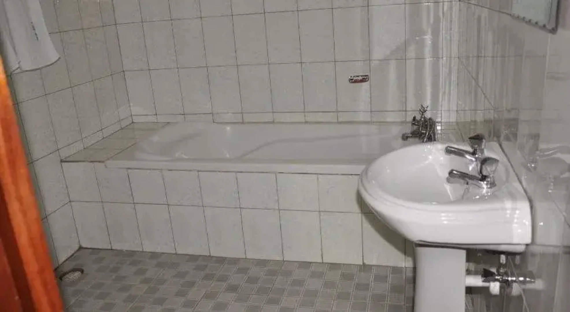 Uhuru 50 Hotel Kasese