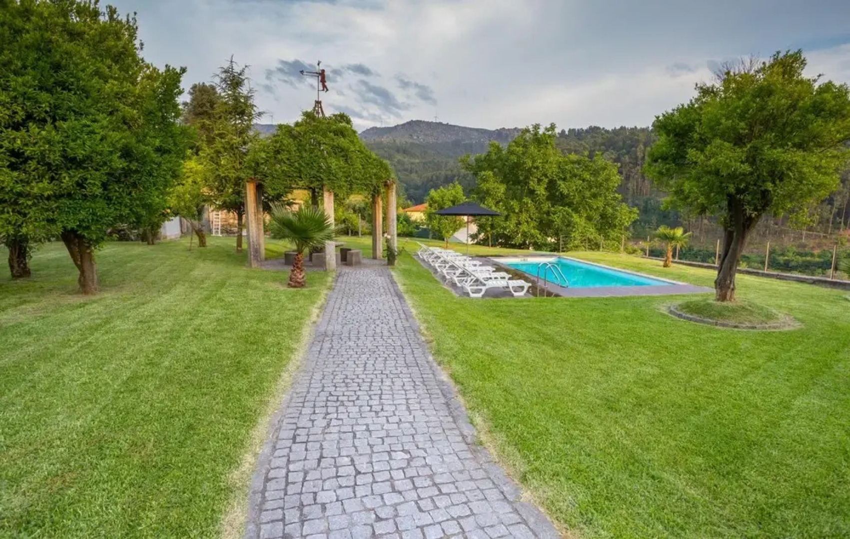 Villa with 3 bedrooms in Sobradelo da Goma with wonderful mountain view private pool enclosed garden 60 km from the beach