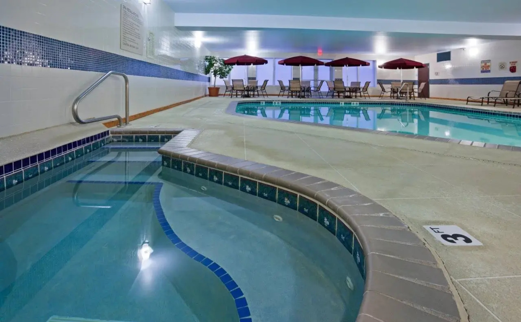 Holiday Inn Express & Suites Vadnais Heights by IHG