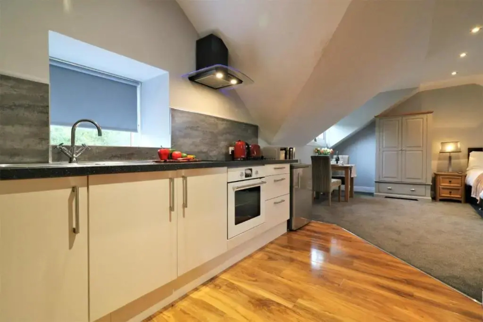 Signature - Linden Cottage Room 3